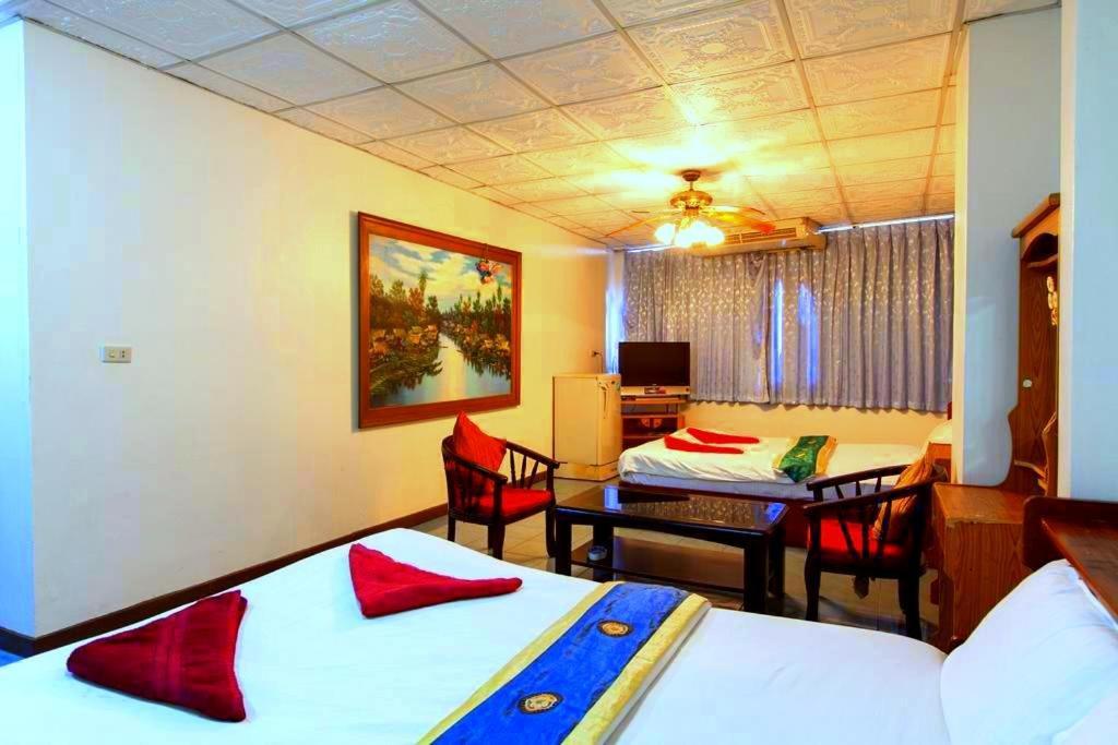 วอล์คกิ้งสตรีท อองคอร์ โฮเต็ล Hotel Pattaya ภายนอก รูปภาพ
