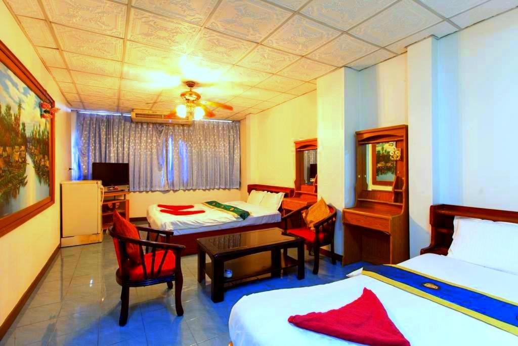 วอล์คกิ้งสตรีท อองคอร์ โฮเต็ล Hotel Pattaya ภายนอก รูปภาพ